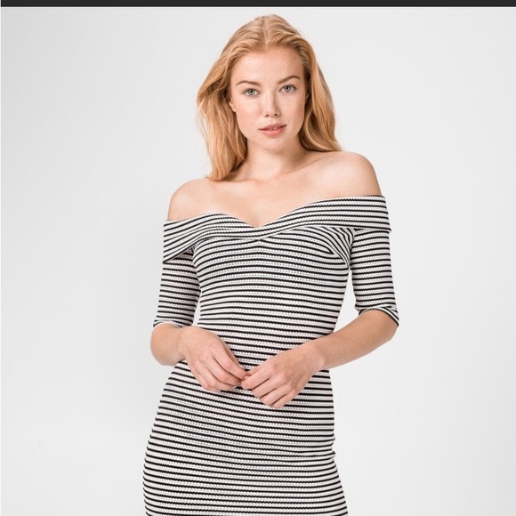 NWT Guess Off the Shoulder Striped Bodycon Dress - Picture 1 of 7